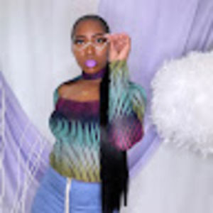 Meet your Posher, Alexis' sews